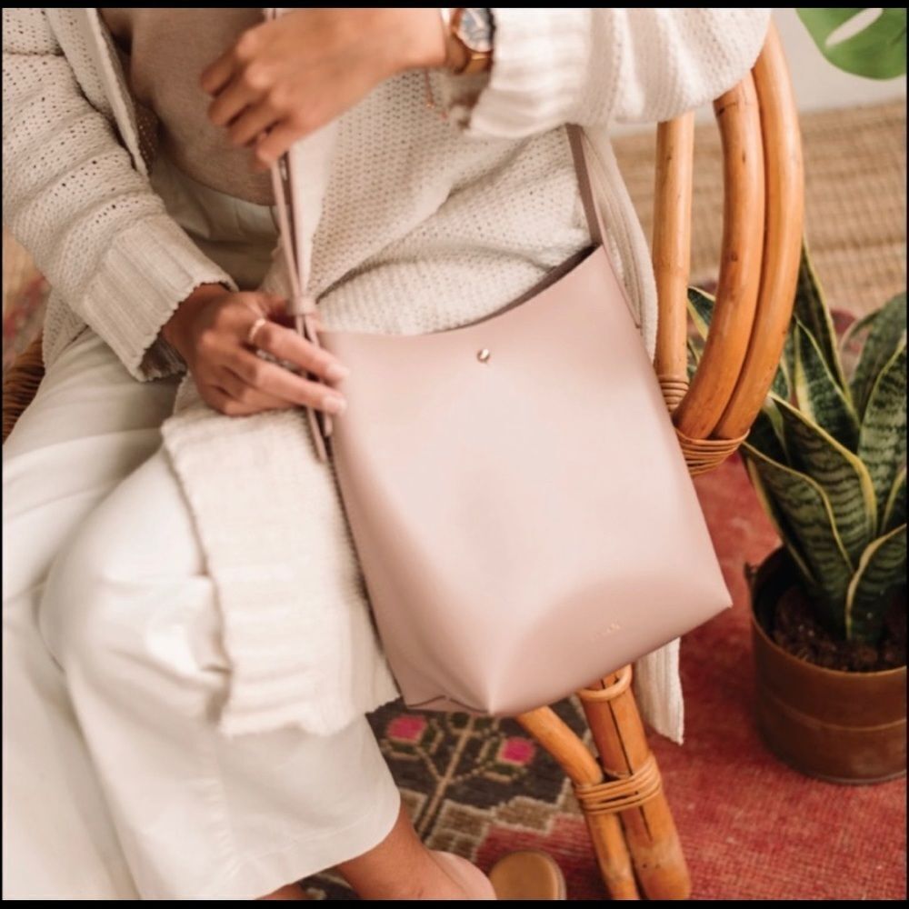 NWT *FABFITFUN* Samara Vegan Leather Peony Blush Medium Bag Purse Crossbody